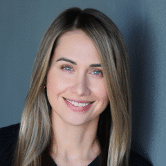 Headshot of Emily Holt